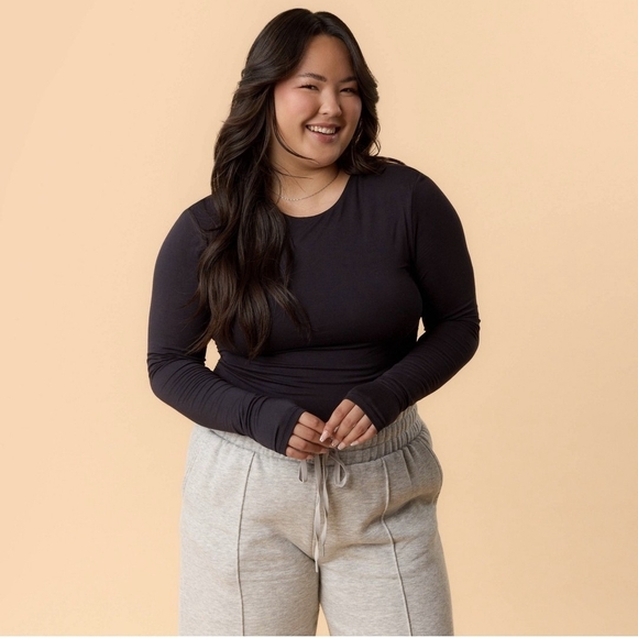 New Blogilates Women's Twisty Long Sleeve Top Royal Black 1X (14-16) - Picture 2 of 9